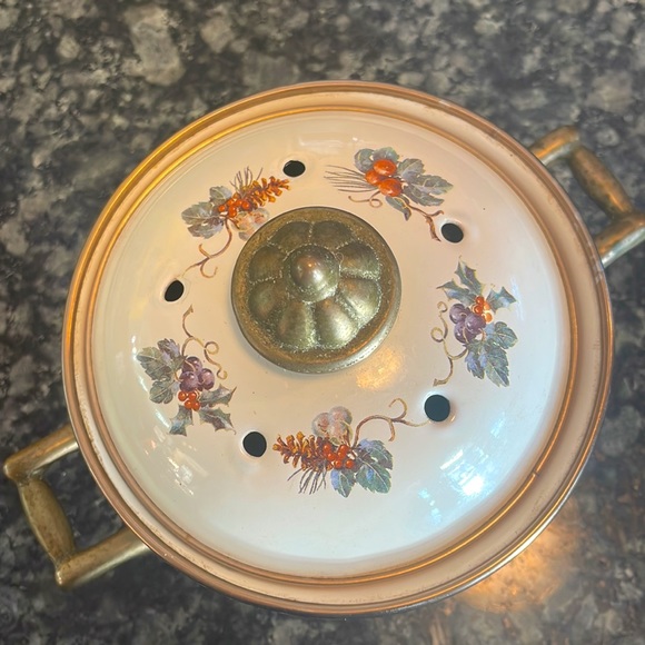 Lincoware Enamel Vented 3/4 Qt Casserole Dish - Picture 3 of 7